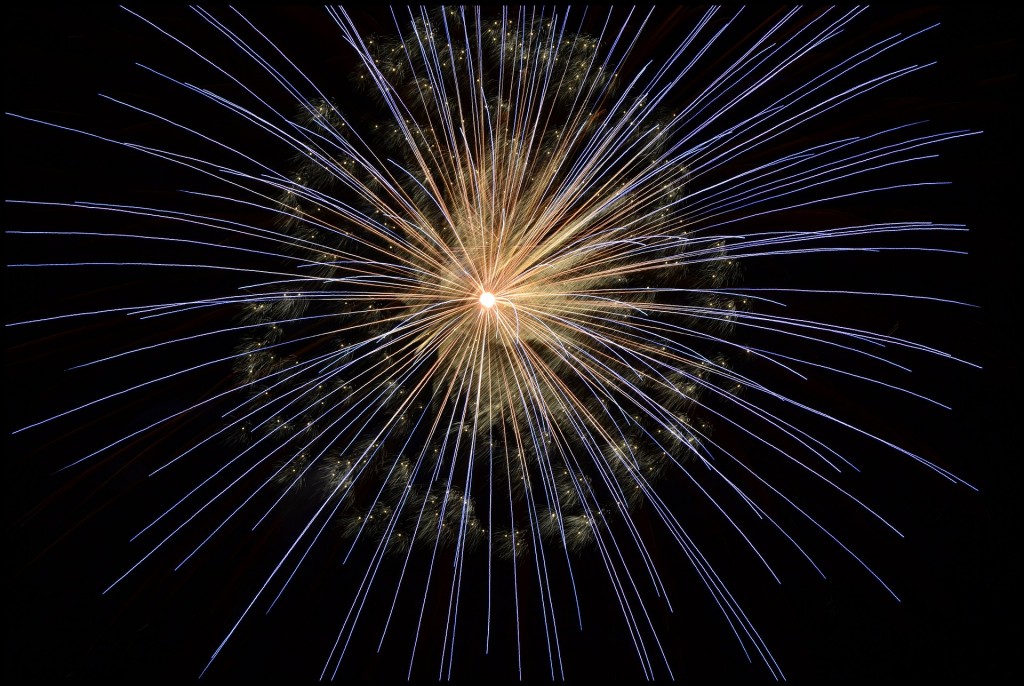 fireworks-102971_1920